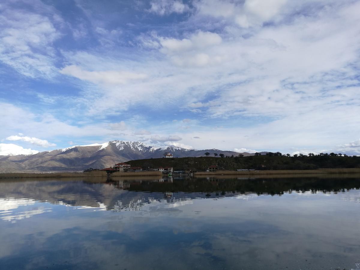 Agios Achillios Hotell Eksteriør bilde